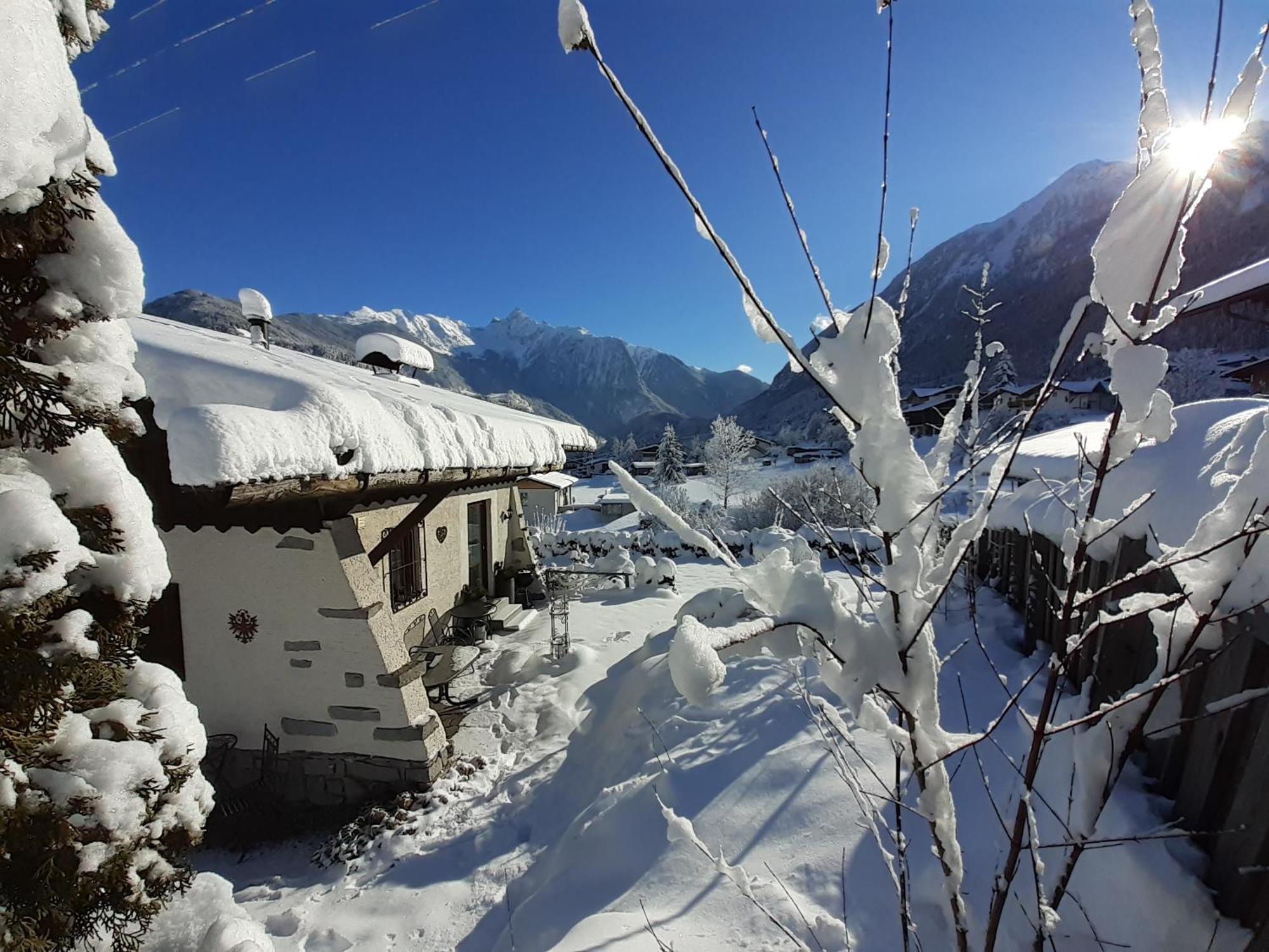 Ferienhaus Oetztal-Lodge เซาเทนส์ ภายนอก รูปภาพ