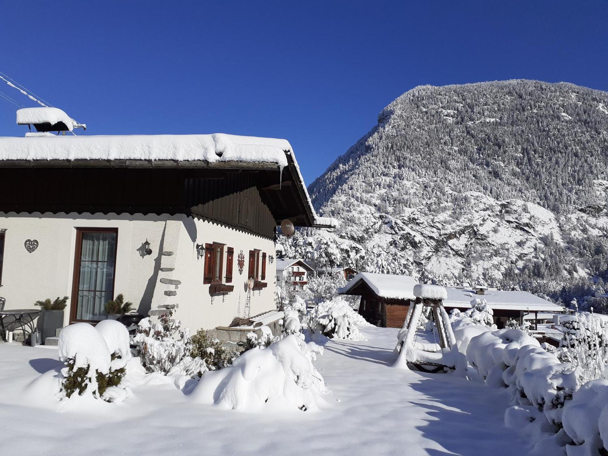 Ferienhaus Oetztal-Lodge เซาเทนส์ ภายนอก รูปภาพ